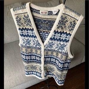 Snowflake design, knitted vest